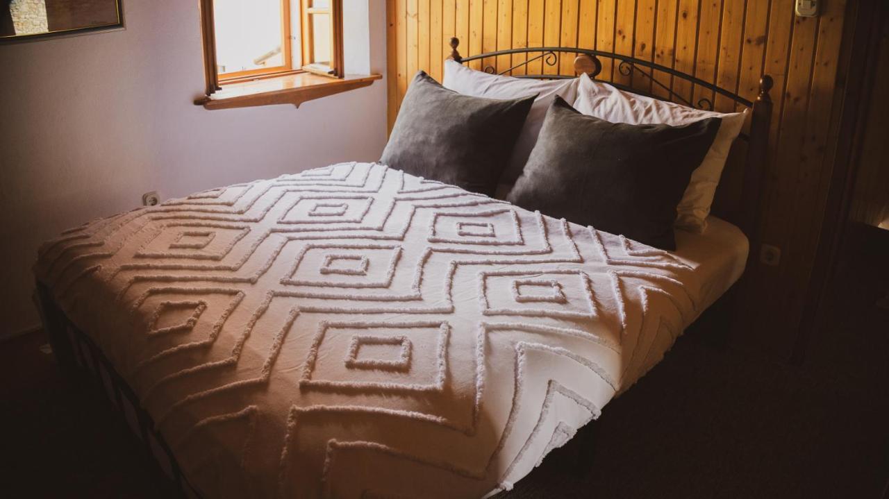 Ferienwohnung Scardona Rustica, Bed & Breakfast With Jacuzzi, Bbq And Free Parking In Skradin, Krka Exterior foto