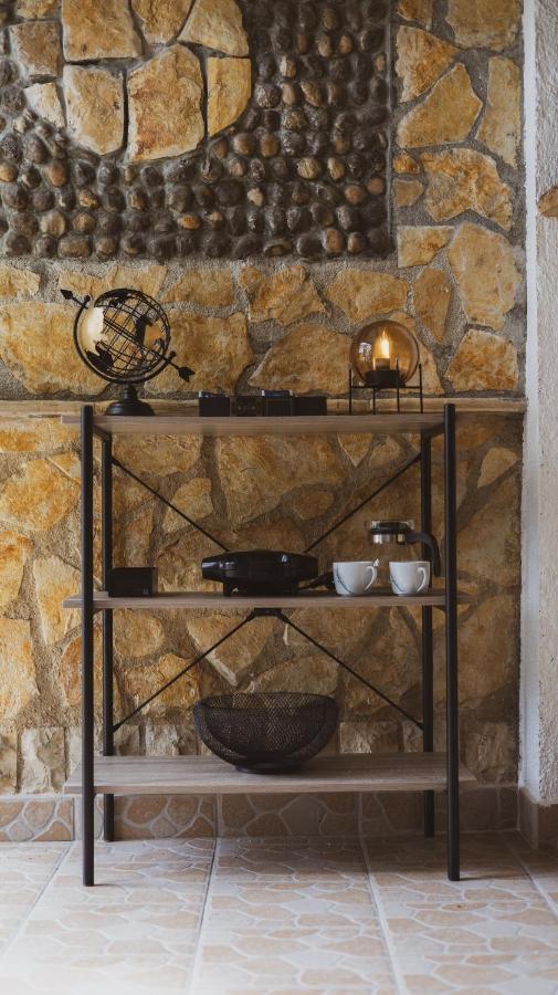 Ferienwohnung Scardona Rustica, Bed & Breakfast With Jacuzzi, Bbq And Free Parking In Skradin, Krka Exterior foto