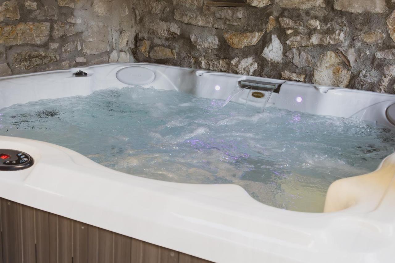 Ferienwohnung Scardona Rustica, Bed & Breakfast With Jacuzzi, Bbq And Free Parking In Skradin, Krka Exterior foto