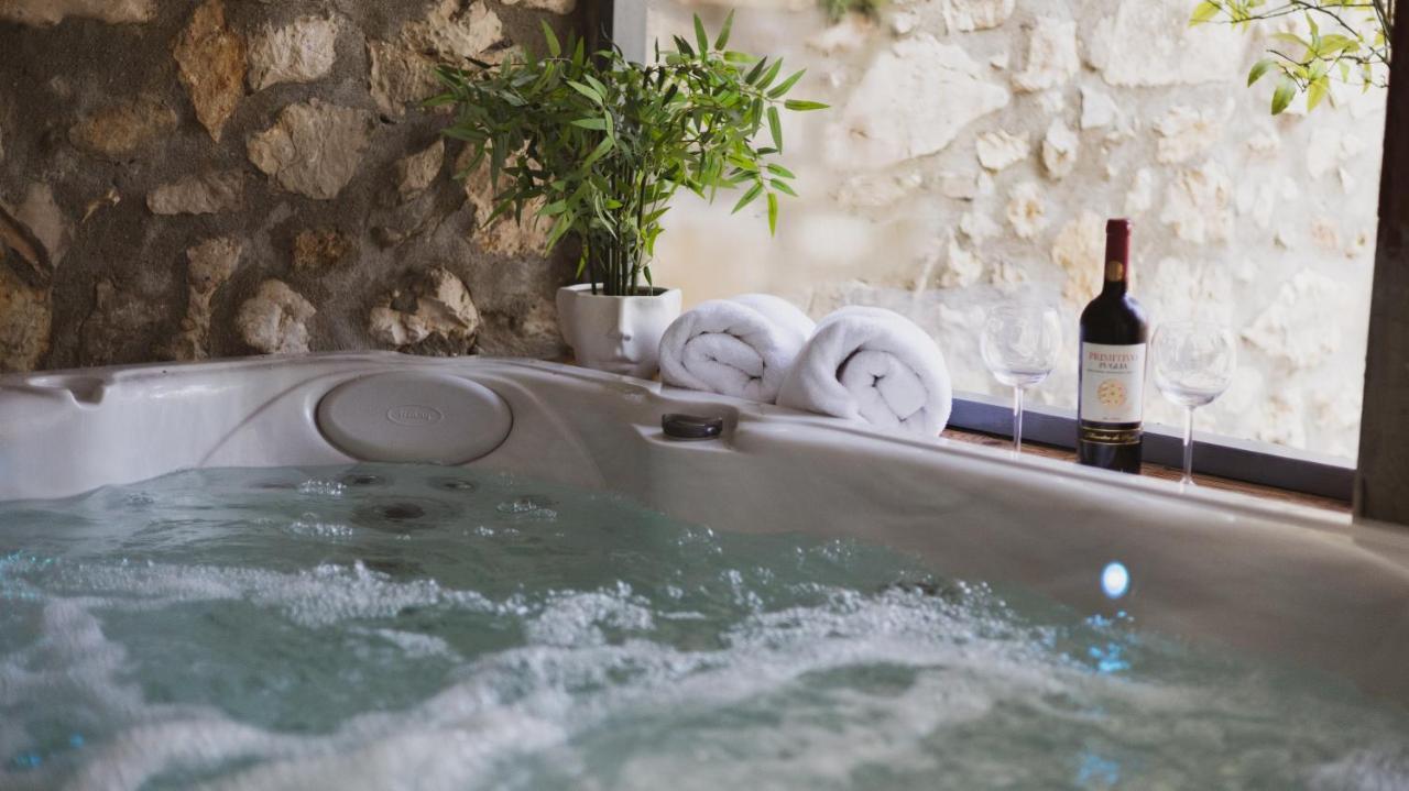 Ferienwohnung Scardona Rustica, Bed & Breakfast With Jacuzzi, Bbq And Free Parking In Skradin, Krka Exterior foto